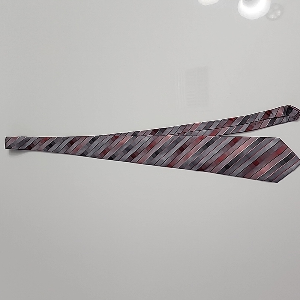 Calvin Klein Men's Neck Tie 100% Silk Extra Long Gray Red Pink